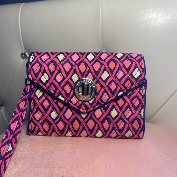 SOLD///Vera Bradley Your Turn Smartphone Wristlet - Picture 4 of 10
